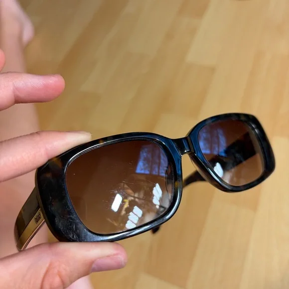 Quay Australia Karma Tortoise Shell Rectangle Sunglasses - Brown Gradient Lenses - Picture 12 of 13